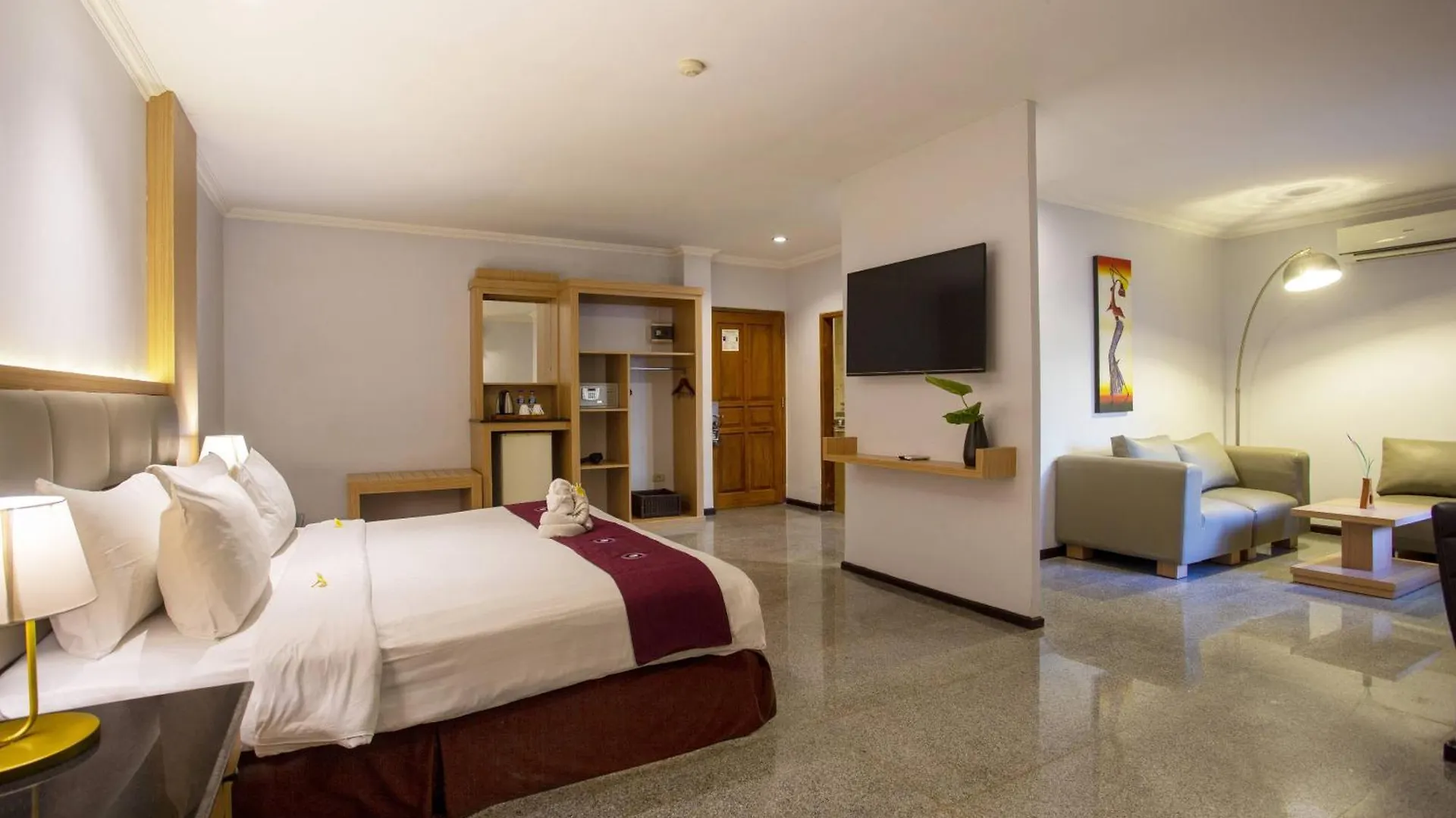 Famous Hotel Kuta Formerly Permata Kuta Hotel