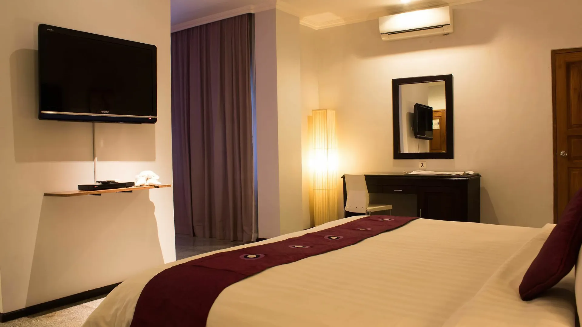 Famous Hotel Kuta Formerly Permata Kuta Hotel