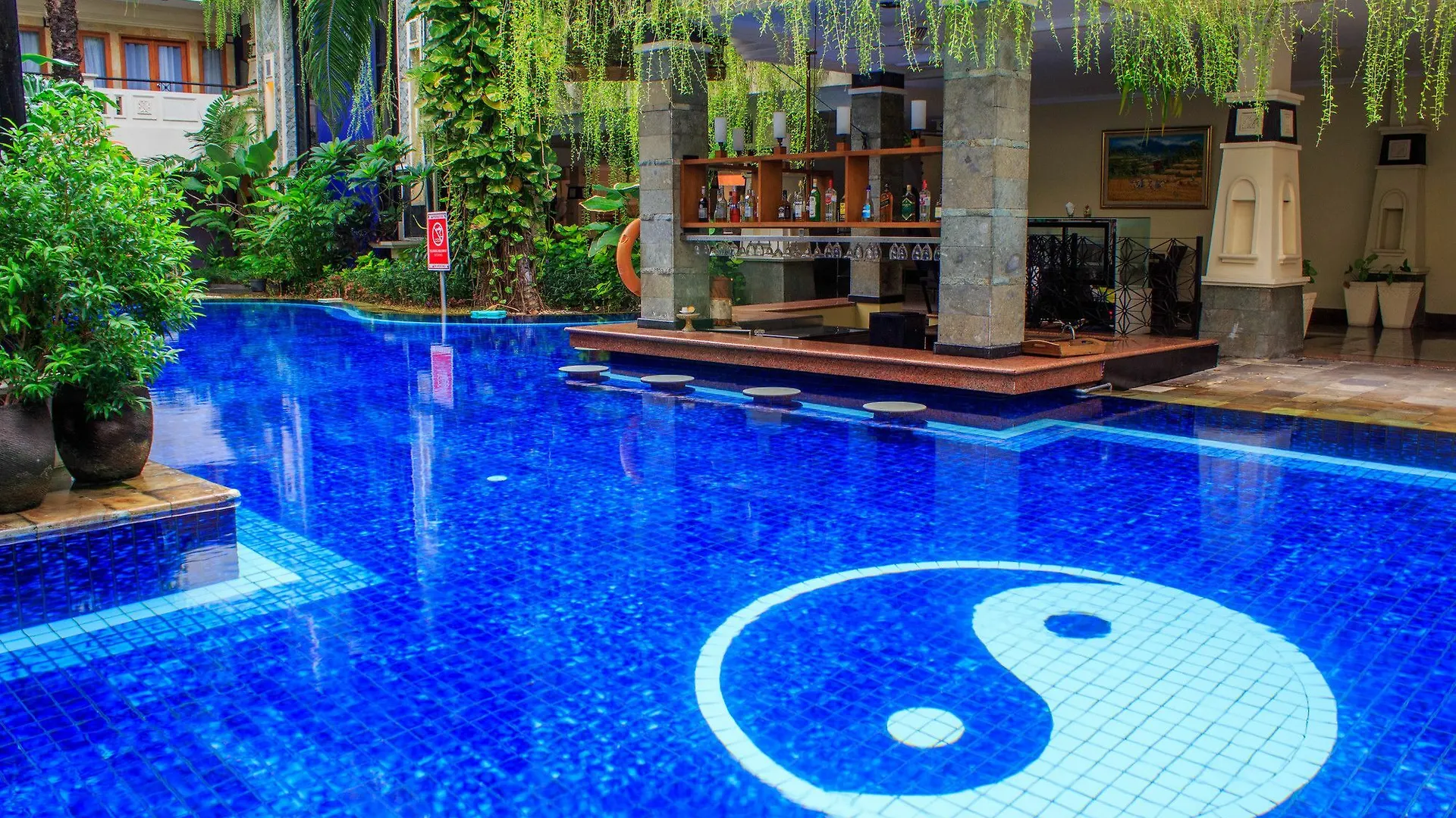 Famous Hotel Kuta Formerly Permata Kuta Hotel
